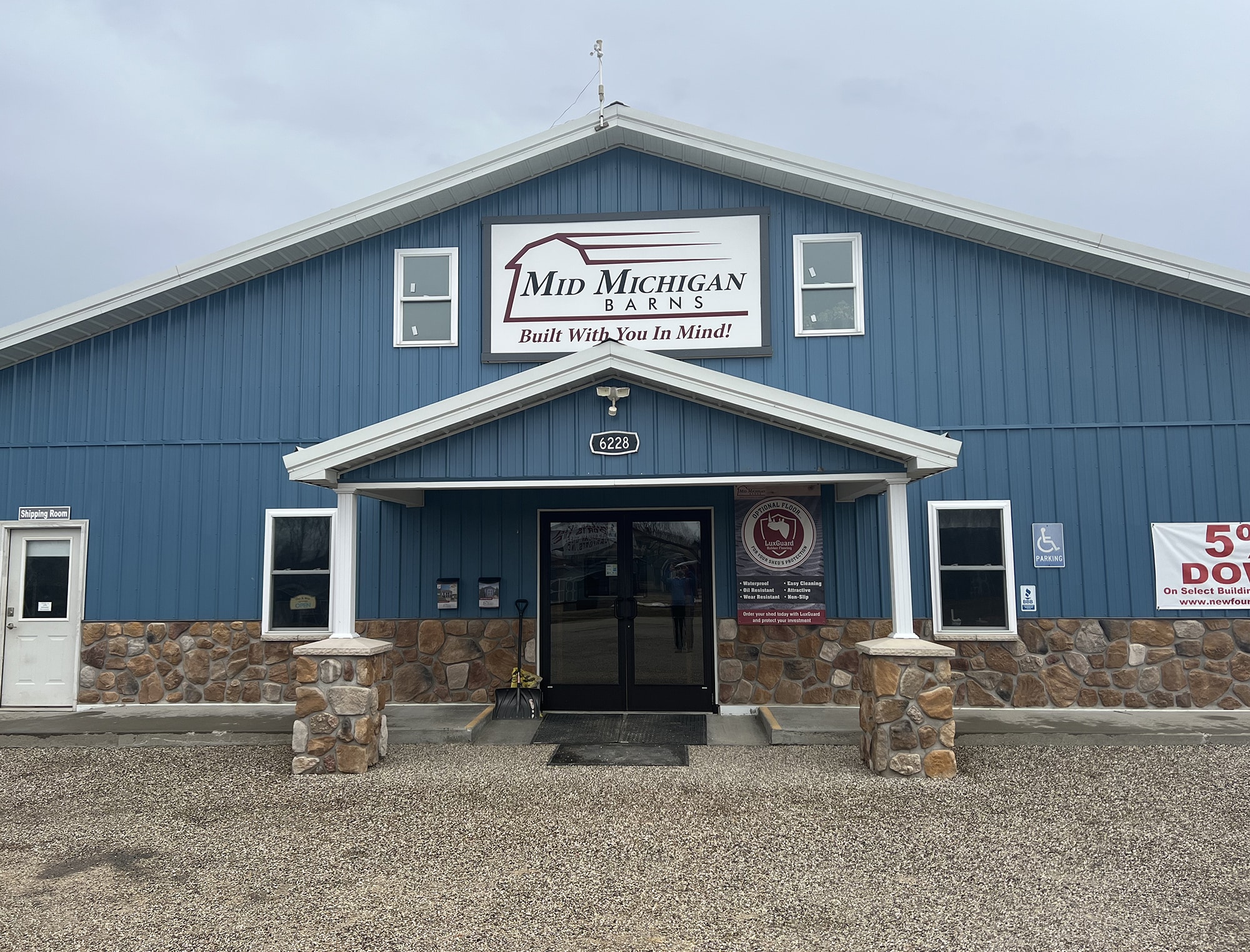 The facade of Mid Michigan Barn's Evart, MI headquarters.